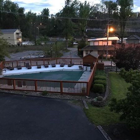 Spacious Downtown Condo Walking Distance To Downtown Gatlinburg Sleeps 6 Guests Экстерьер фото