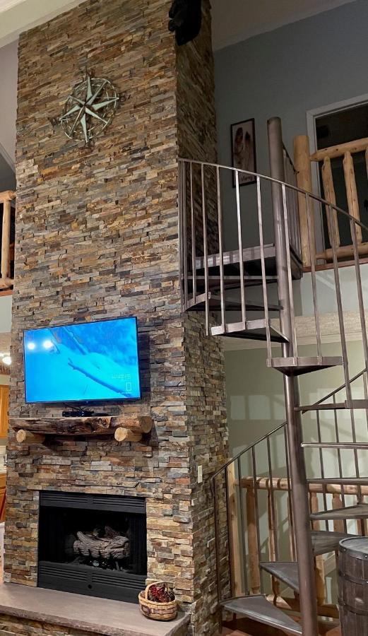 Spacious Downtown Condo Walking Distance To Downtown Gatlinburg Sleeps 6 Guests Экстерьер фото