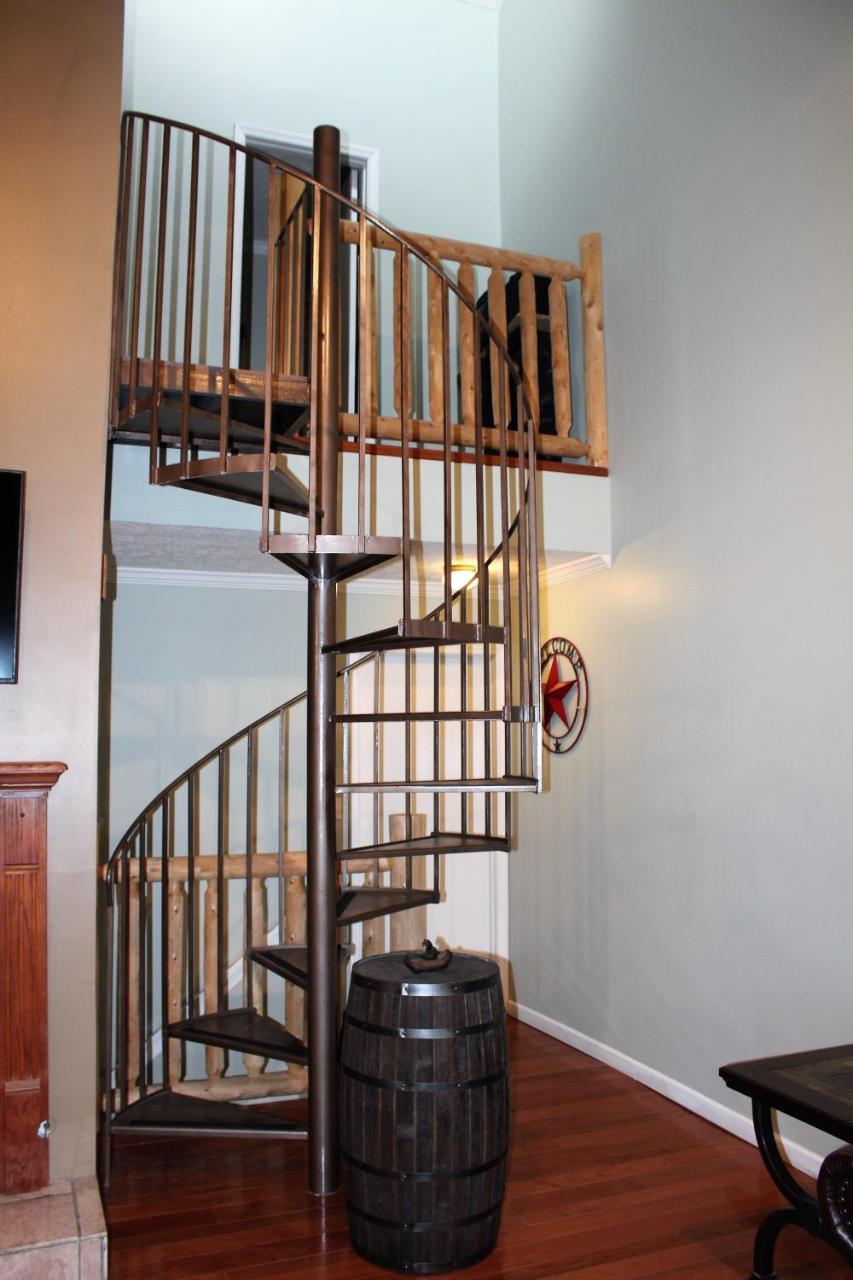 Spacious Downtown Condo Walking Distance To Downtown Gatlinburg Sleeps 6 Guests Экстерьер фото