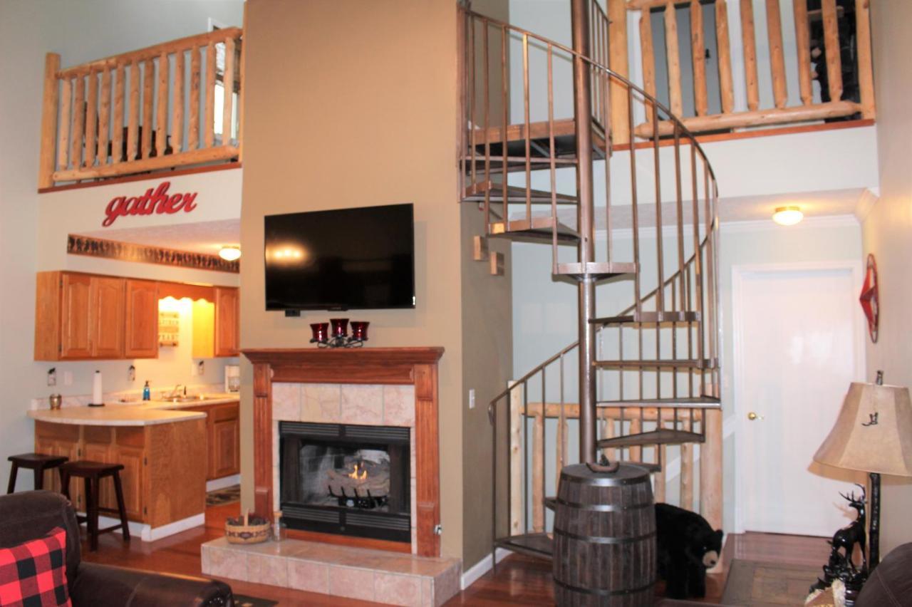 Spacious Downtown Condo Walking Distance To Downtown Gatlinburg Sleeps 6 Guests Экстерьер фото