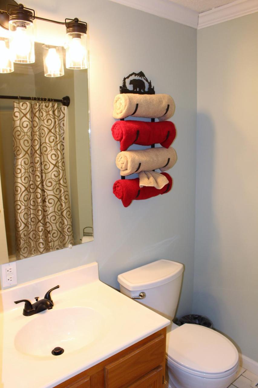 Spacious Downtown Condo Walking Distance To Downtown Gatlinburg Sleeps 6 Guests Экстерьер фото