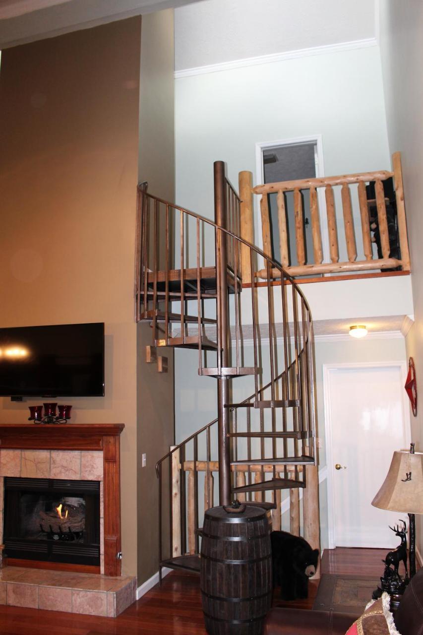 Spacious Downtown Condo Walking Distance To Downtown Gatlinburg Sleeps 6 Guests Экстерьер фото
