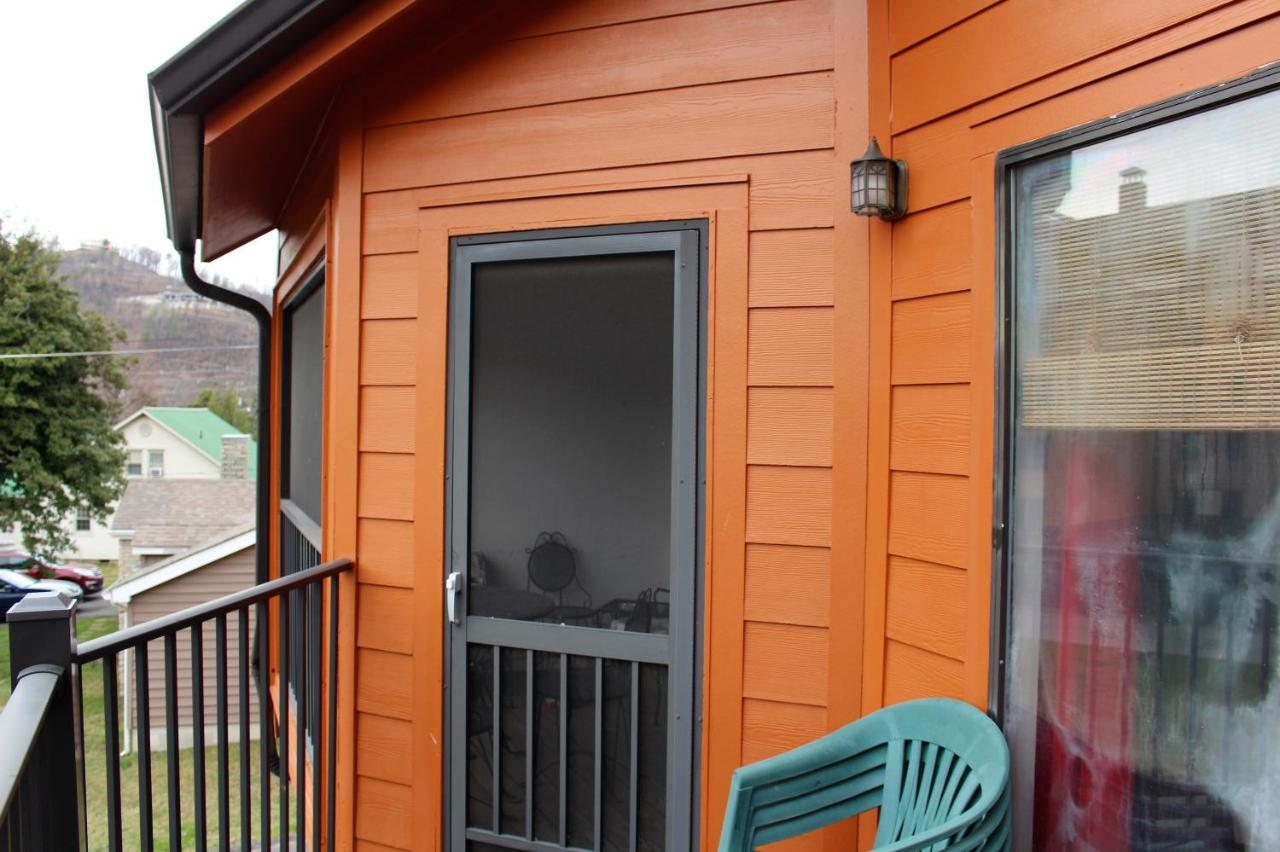 Spacious Downtown Condo Walking Distance To Downtown Gatlinburg Sleeps 6 Guests Экстерьер фото