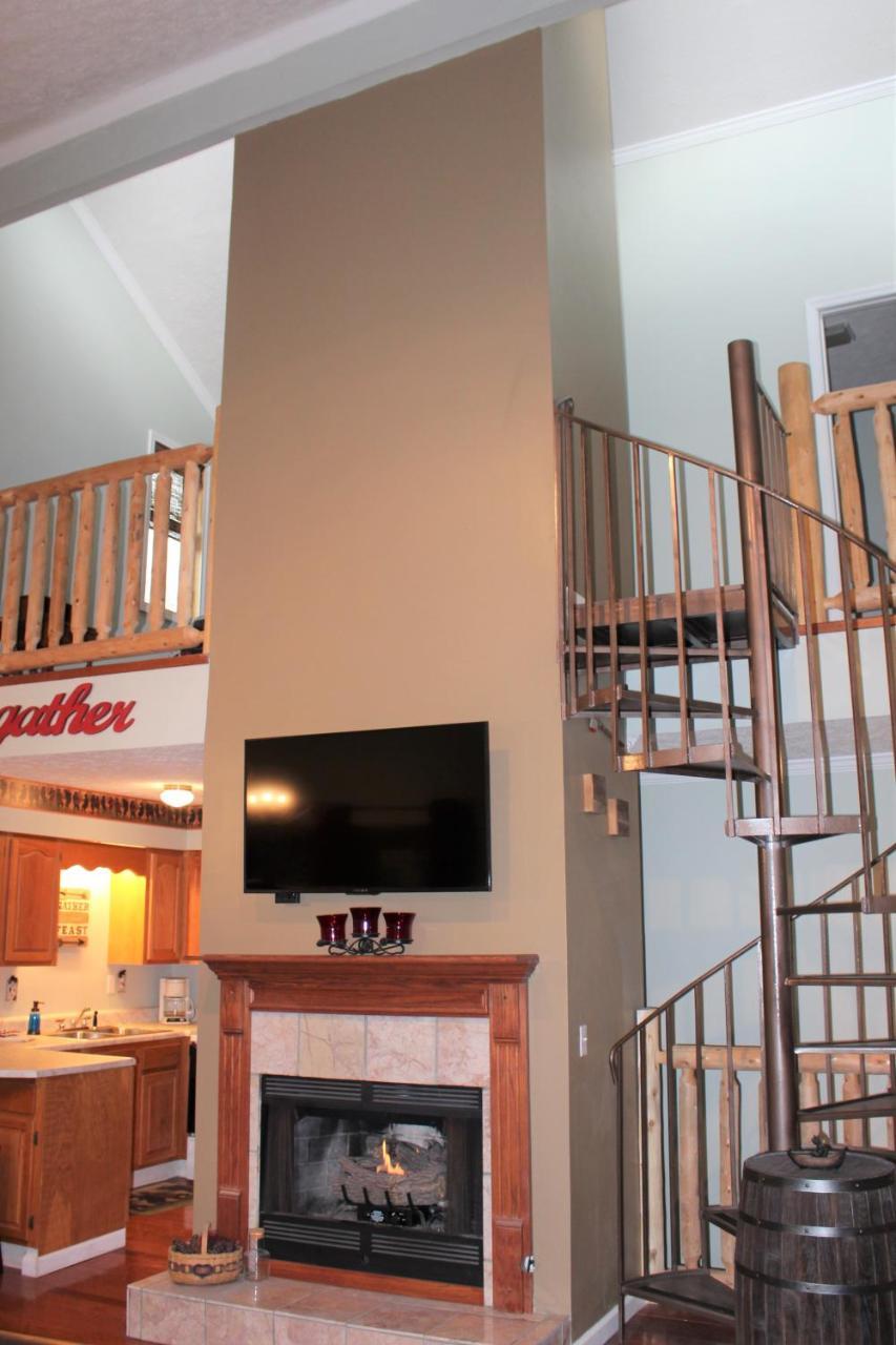 Spacious Downtown Condo Walking Distance To Downtown Gatlinburg Sleeps 6 Guests Экстерьер фото