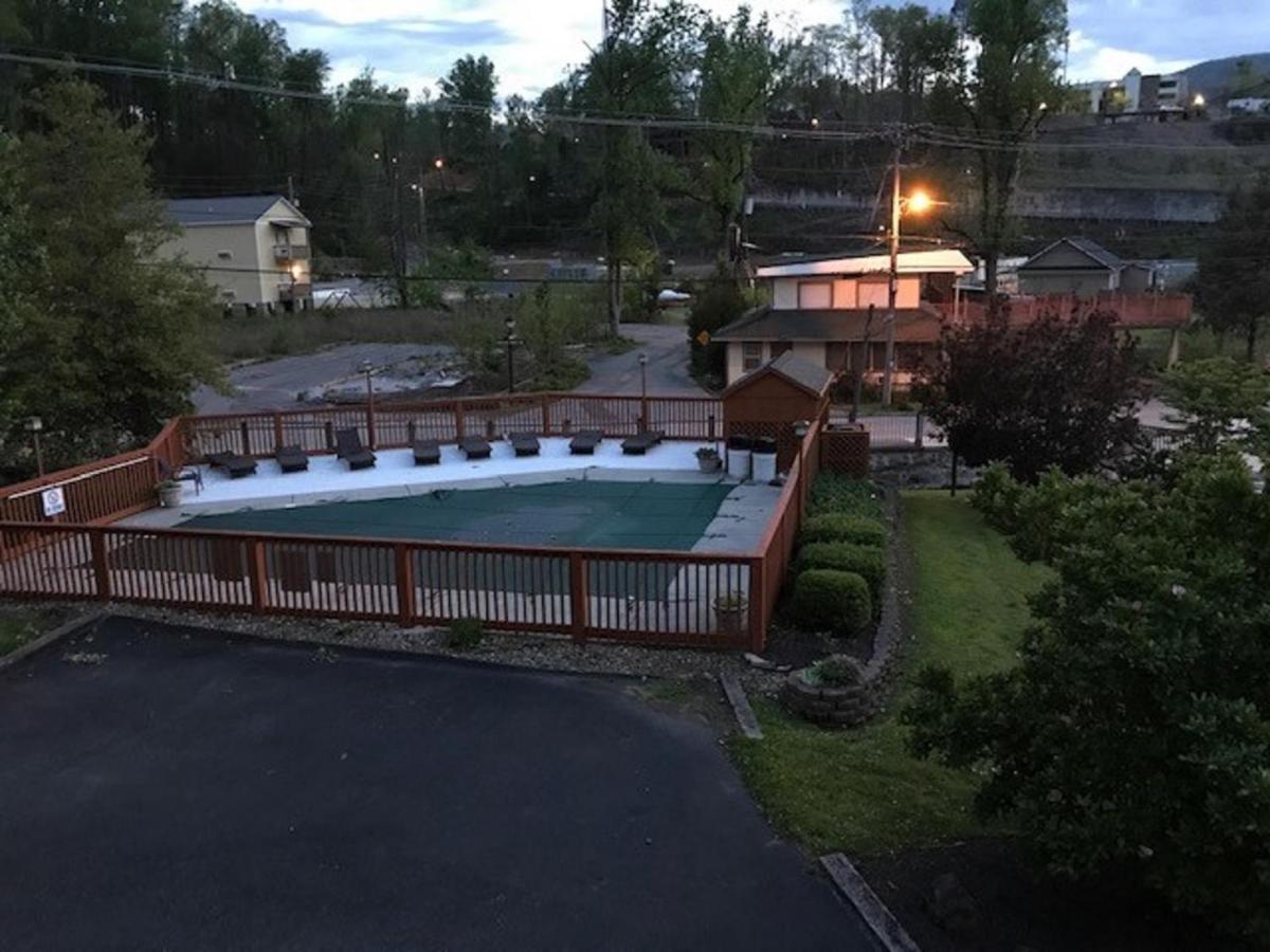 Spacious Downtown Condo Walking Distance To Downtown Gatlinburg Sleeps 6 Guests Экстерьер фото